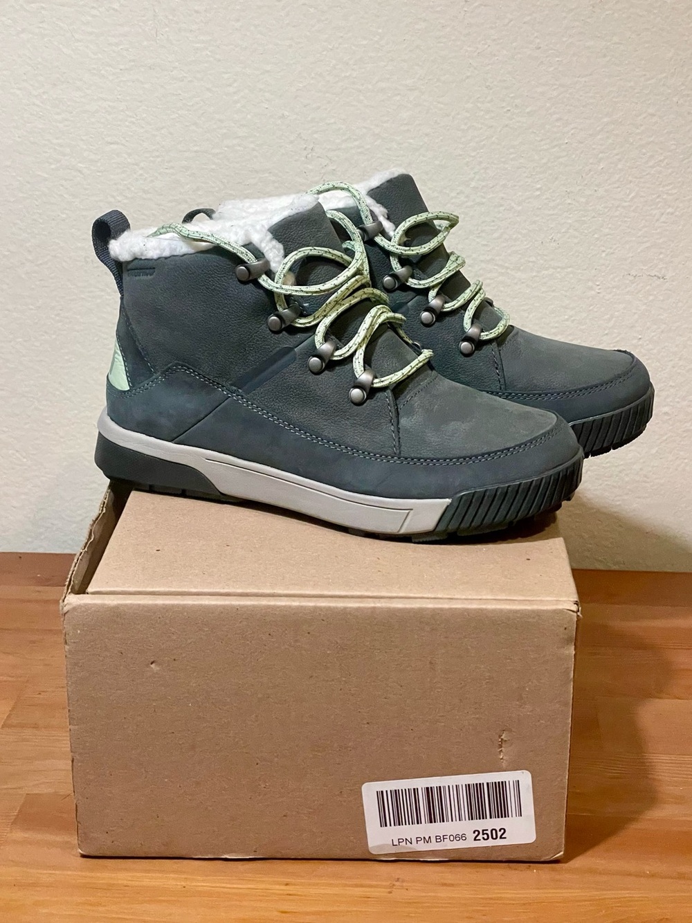 BRAND NEW The North Face Sierra Winter Boots Mid Calf Waterproof Size 6 Women